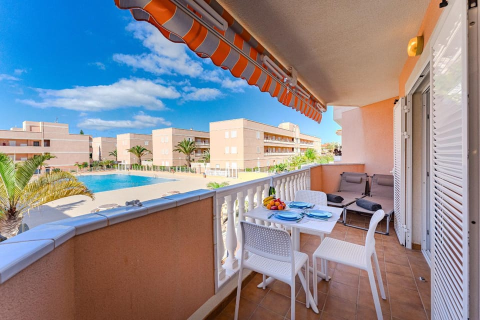 View (from property/room), Balcony/Terrace, Balcony/Terrace, Dining area, sunbed
