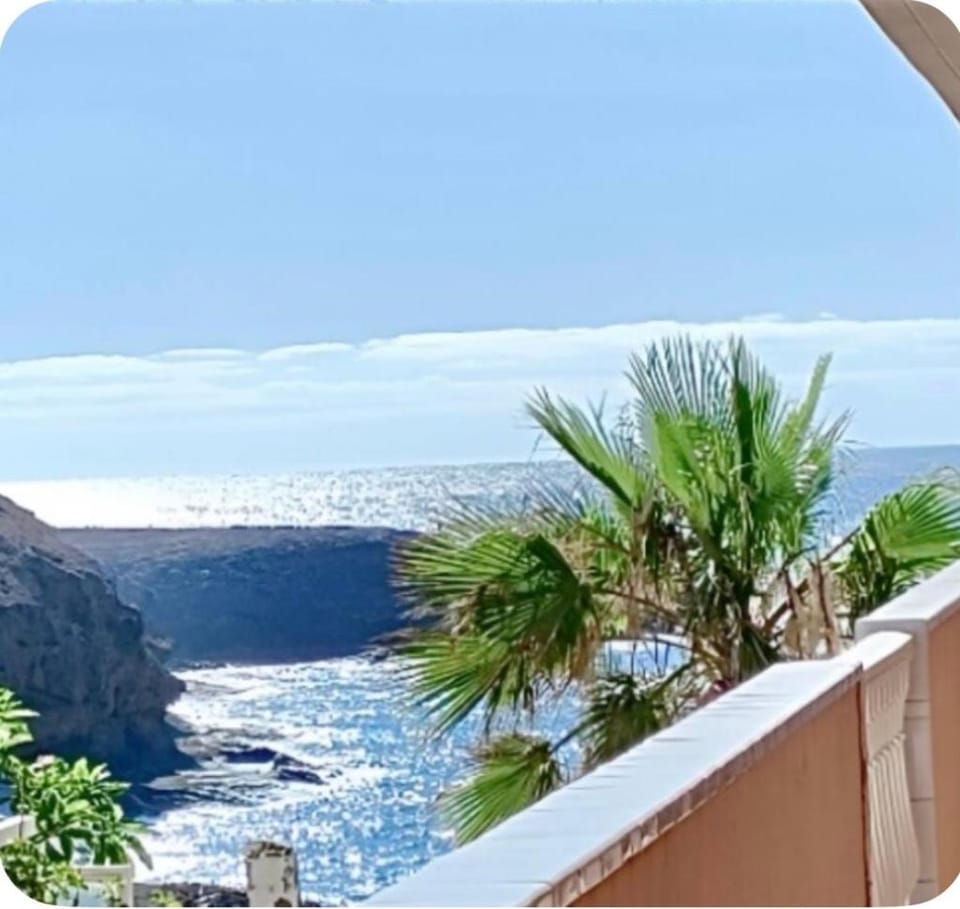 Front Ocean Lovely Modern Cozy Apartment and Garage Apartment in Costa del Silencio