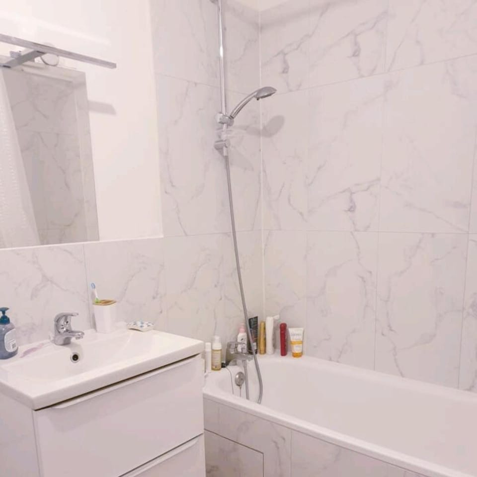 Bathroom, Bath