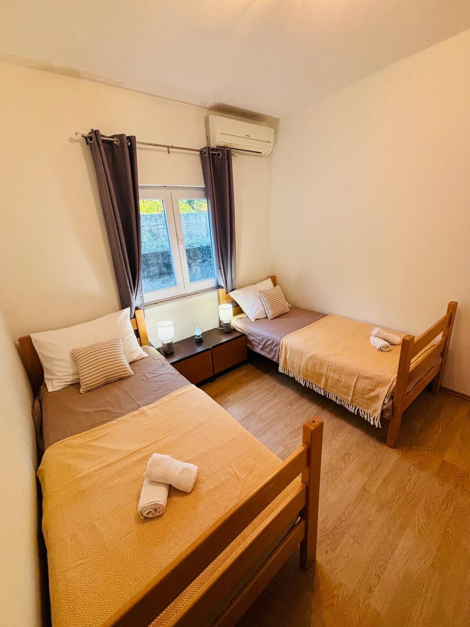Bed, Bedroom, towels, air conditioner