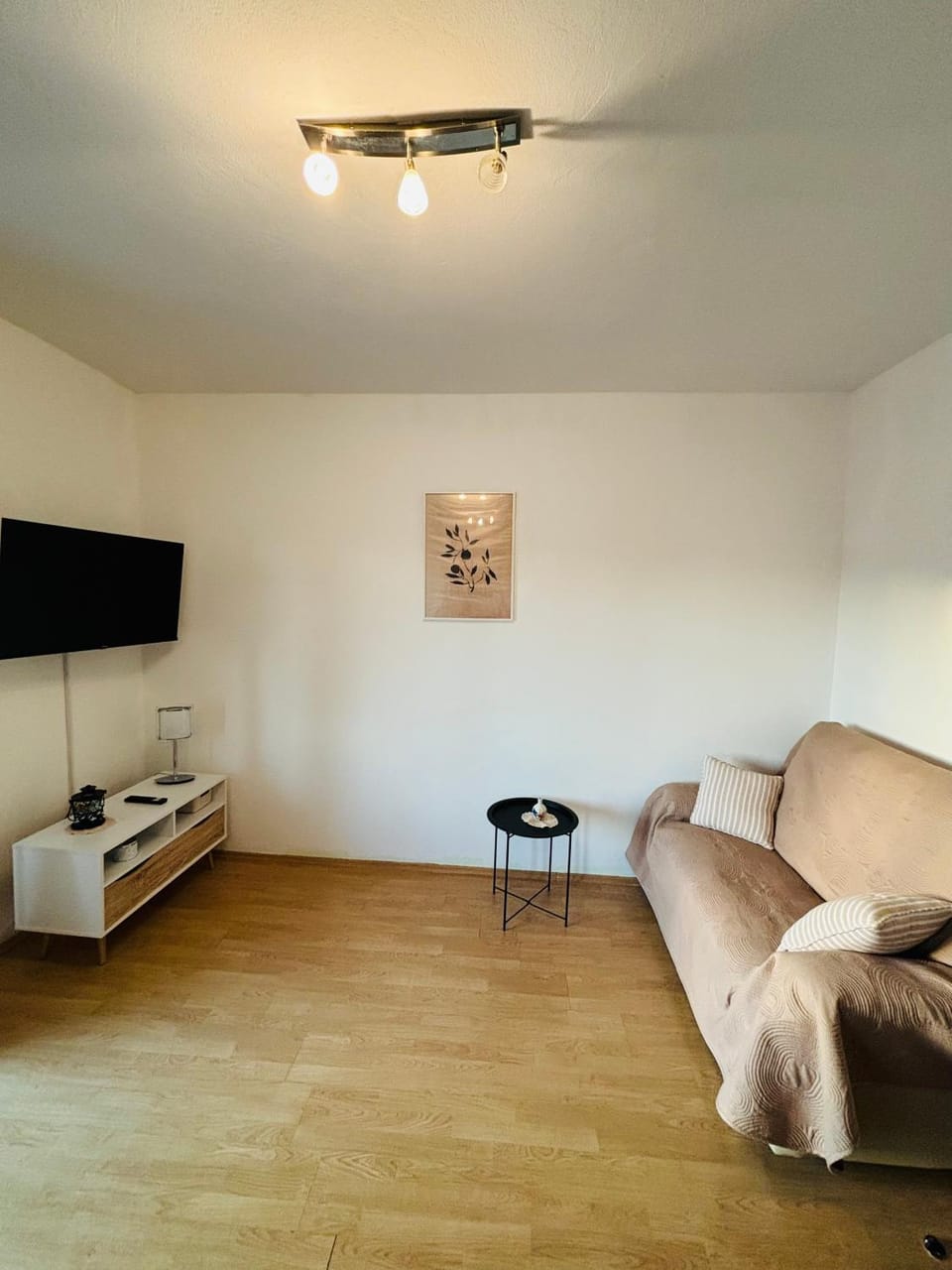 Communal lounge/ TV room, TV and multimedia, Living room, Seating area