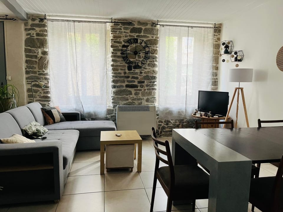 TV and multimedia, Living room, Dining area