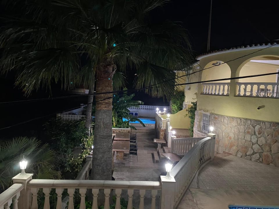 Property building, BBQ facilities, Garden, Balcony/Terrace, Swimming pool