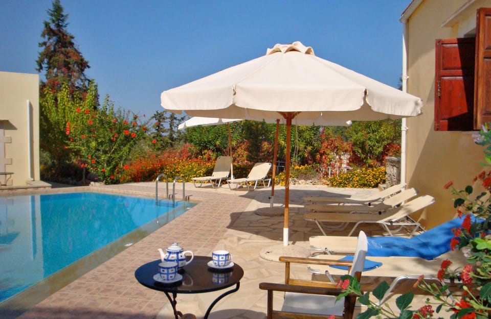 Swimming pool, sunbed
