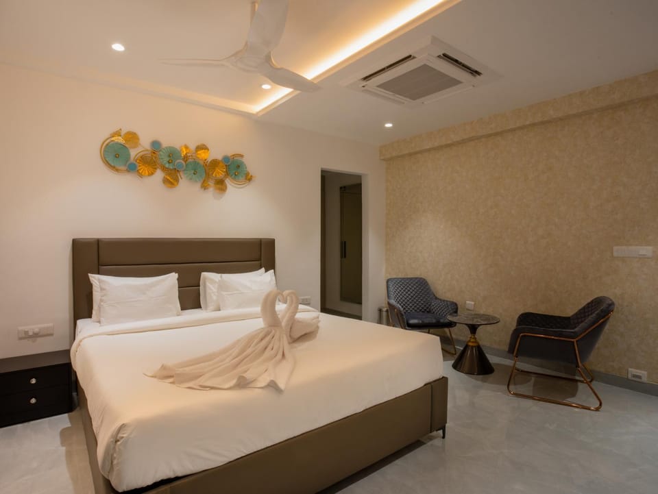Bed, Photo of the whole room, Bedroom, Breakfast, towels, air conditioner