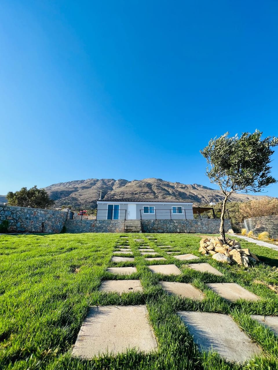 Property building, Spring, Day, Natural landscape, Garden, Garden view