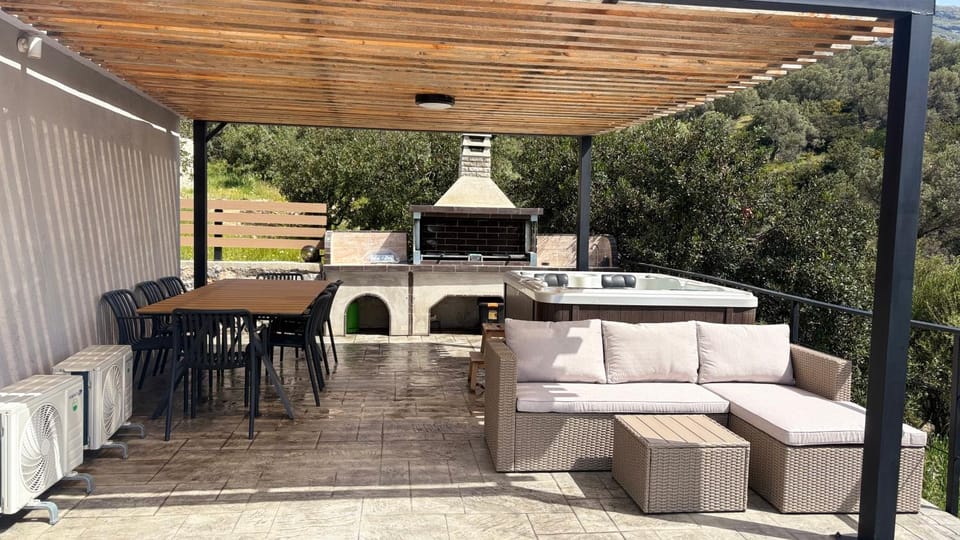 BBQ facilities, Seating area, Dining area