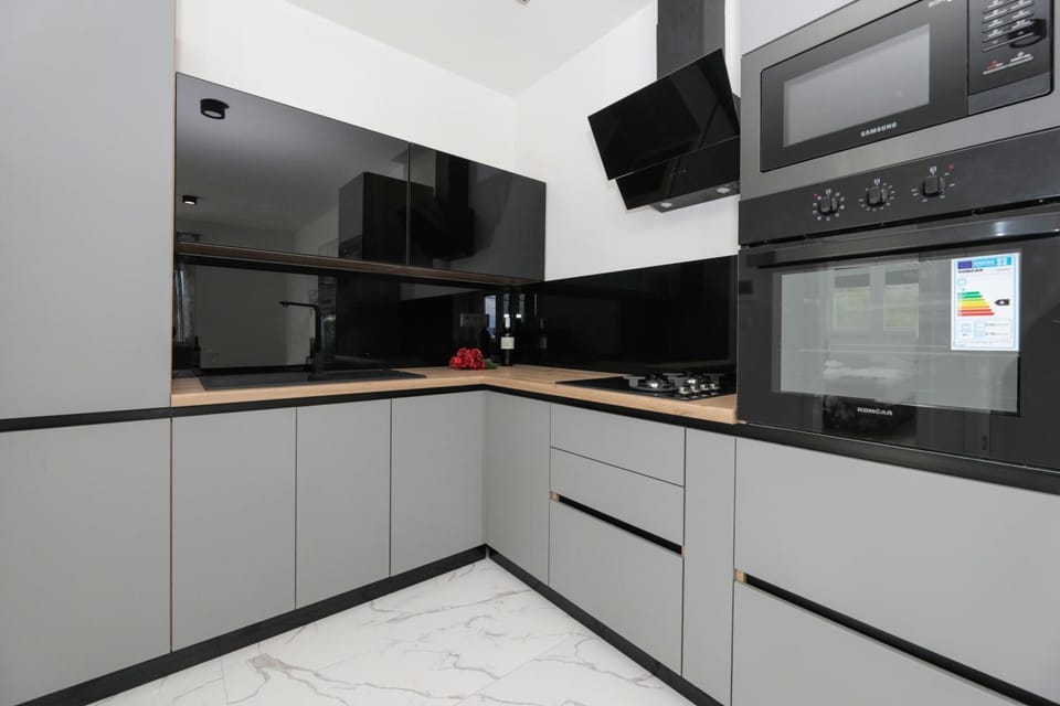 TV and multimedia, dishwasher, oven, stove
