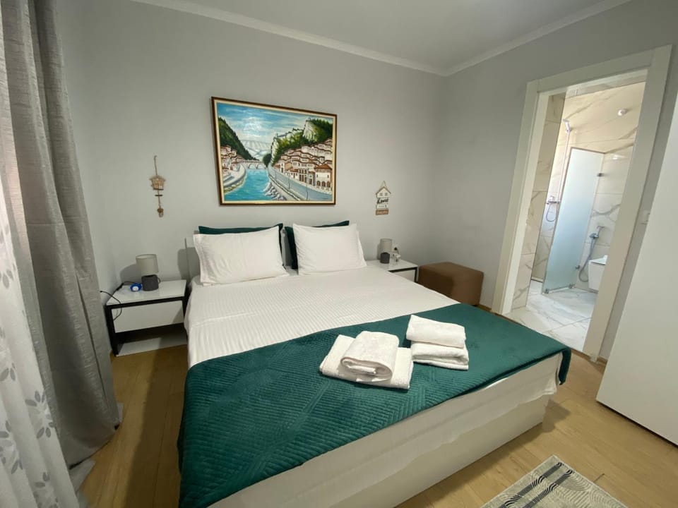 Bed, Photo of the whole room, Bedroom, towels