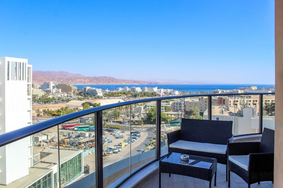 View (from property/room), Balcony/Terrace, Seating area, City view, Mountain view, Sea view