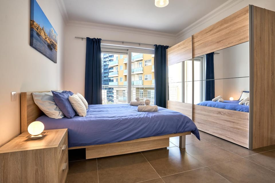 FortCambridge 2BR, pool, Terrace Apartment in Sliema