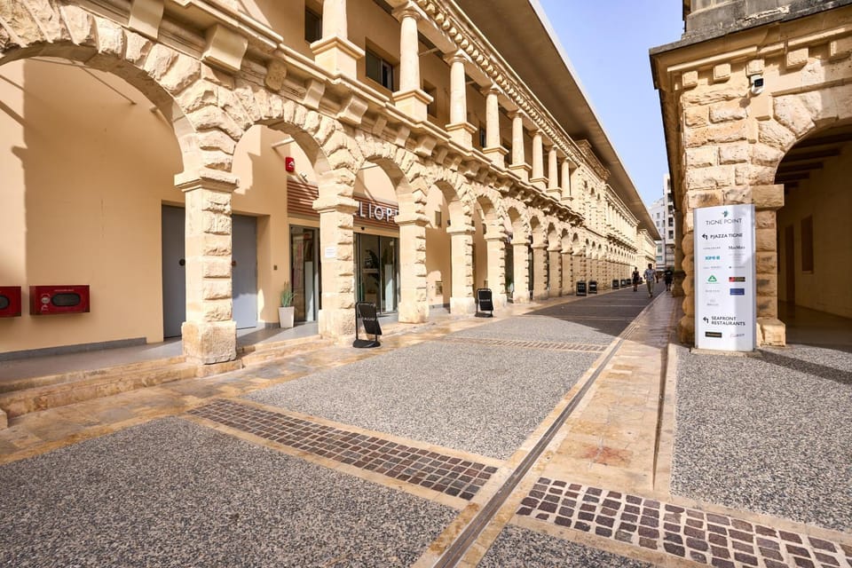 FortCambridge 2BR, pool, Terrace Apartment in Sliema