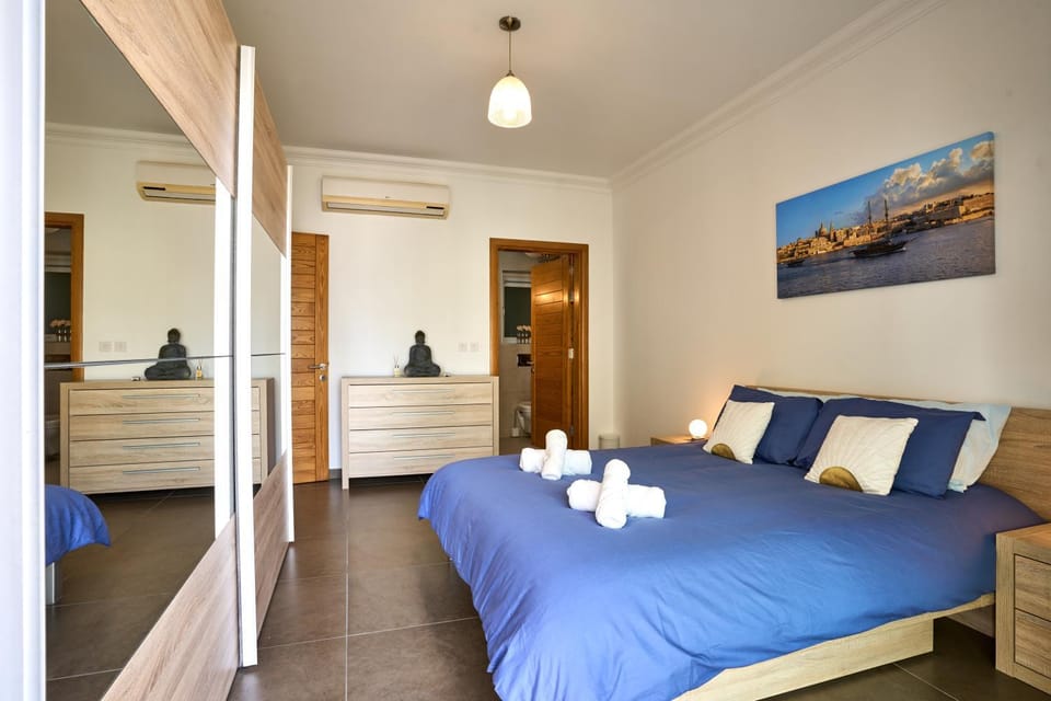 FortCambridge 2BR, pool, Terrace Apartment in Sliema