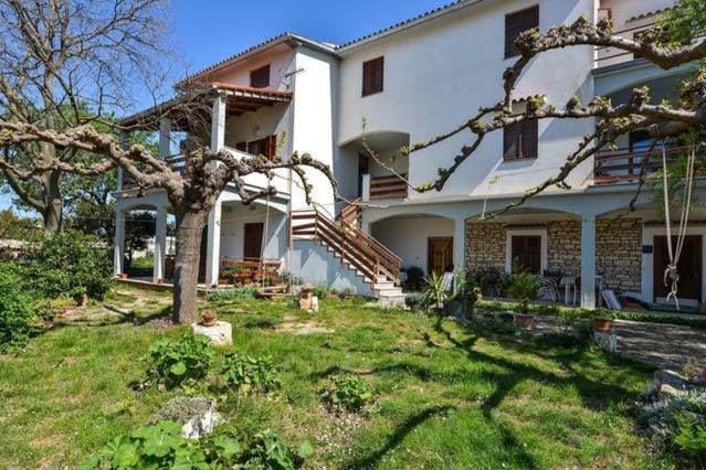 Property building, Day, Garden, Garden view