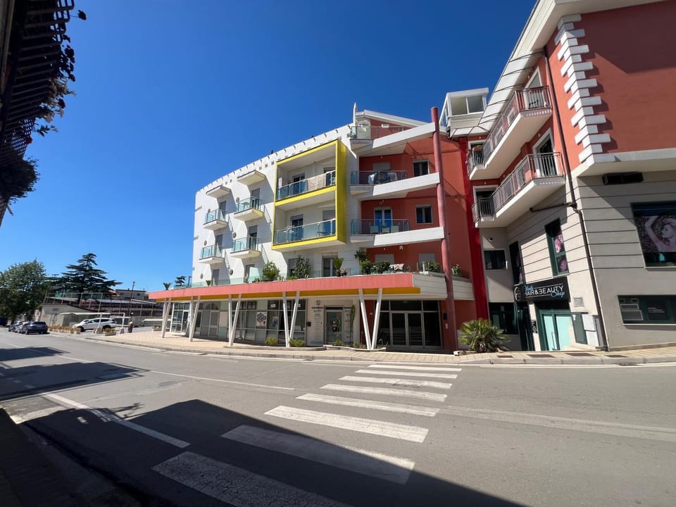 Property building, Day, Neighbourhood