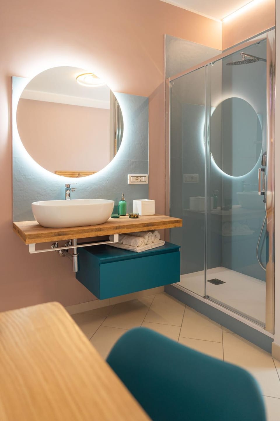 Shower, Bathroom, towels