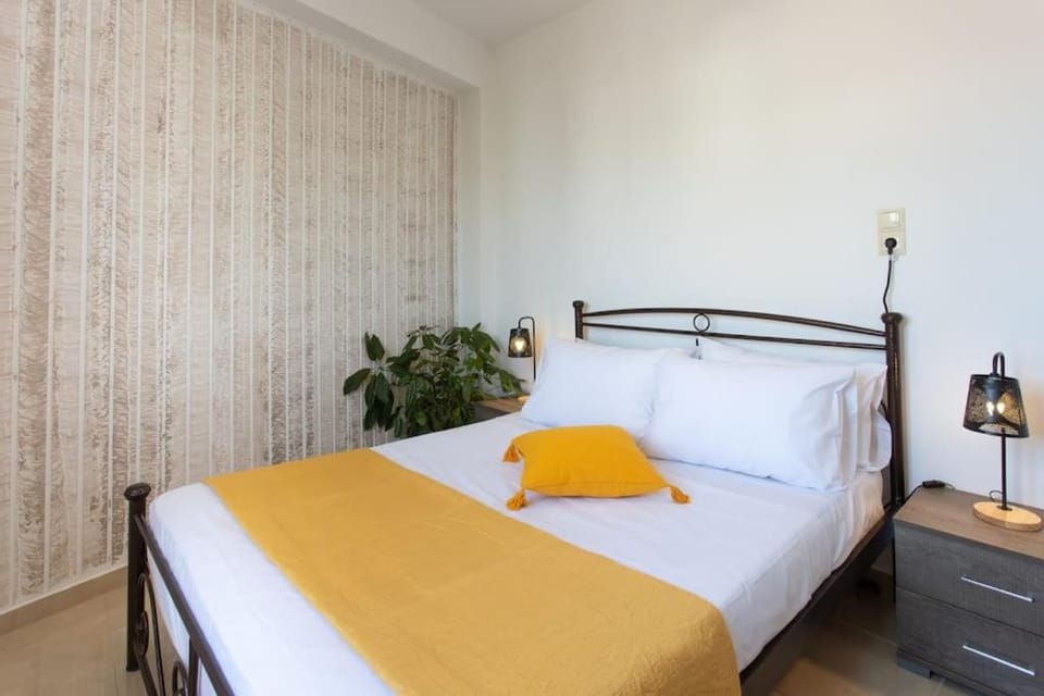 Bright, Serene Penthouse in Town Center w Seaview Apartment in Heraklion