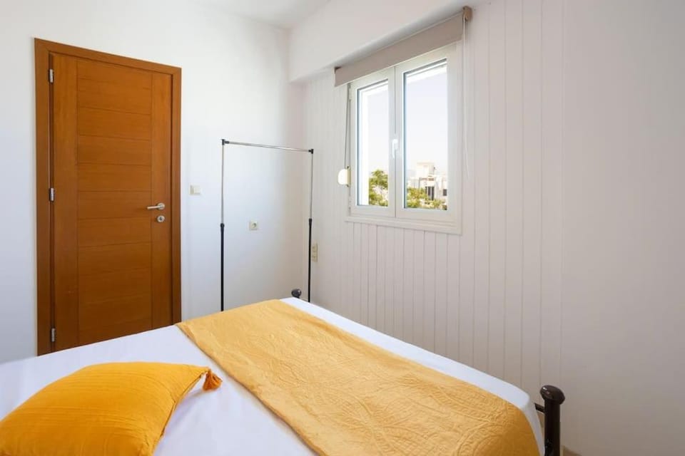 Bright, Serene Penthouse in Town Center w Seaview Apartment in Heraklion