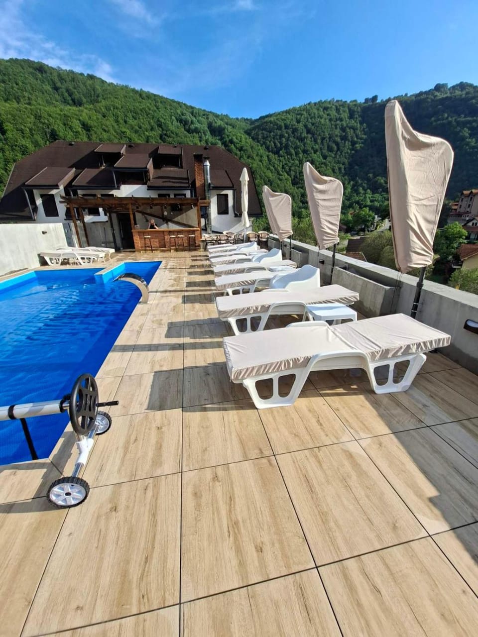 Swimming pool