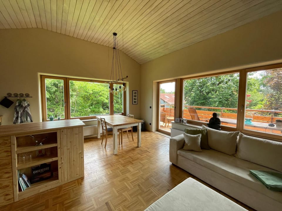 View (from property/room), Seating area, Dining area, Garden view