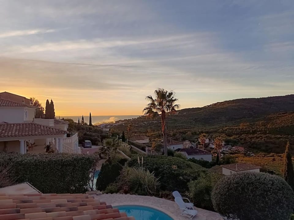 Day, Natural landscape, Mountain view, Pool view, Swimming pool, Sunrise, Sunset