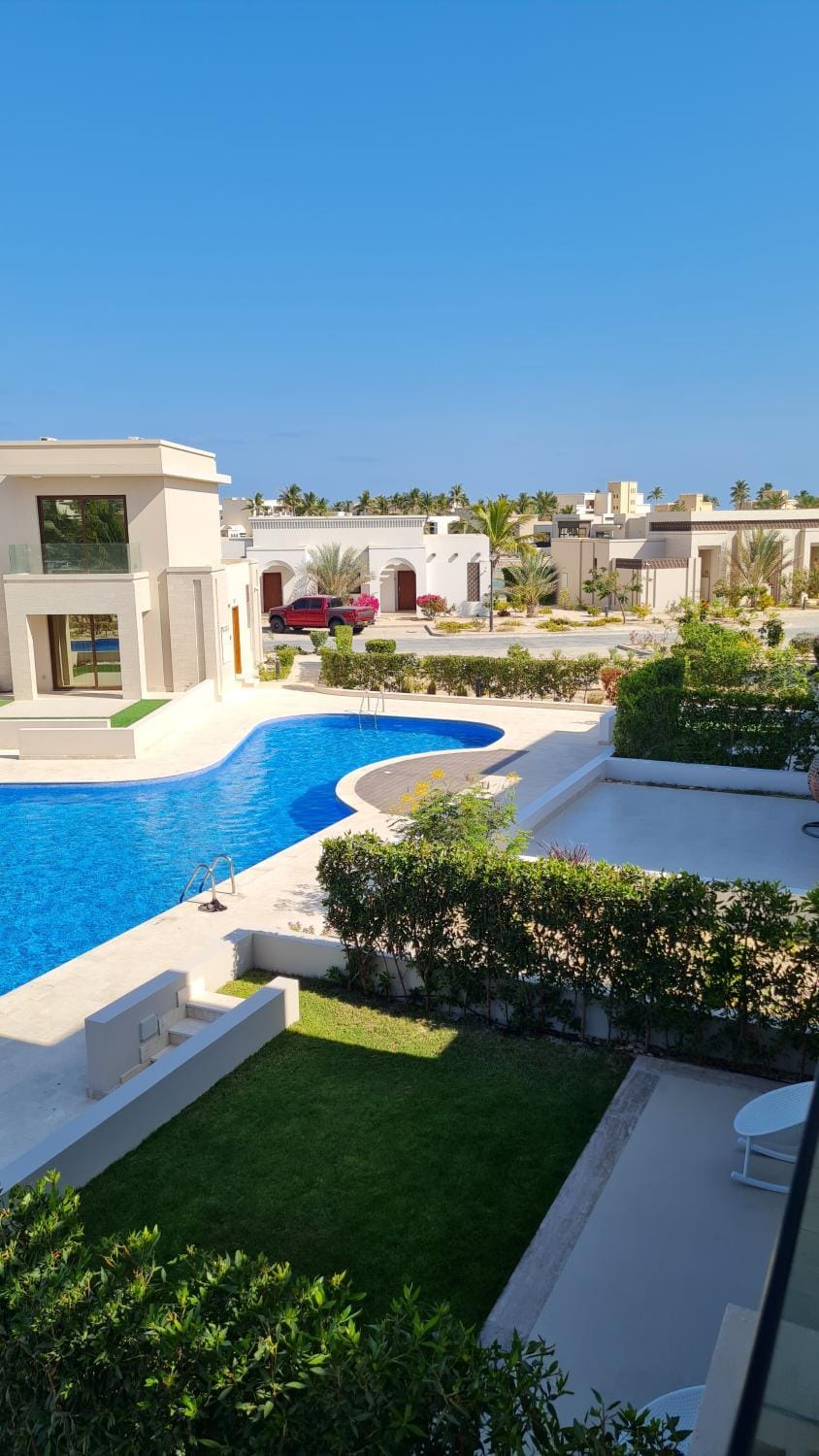 Property building, Day, Pool view, Swimming pool