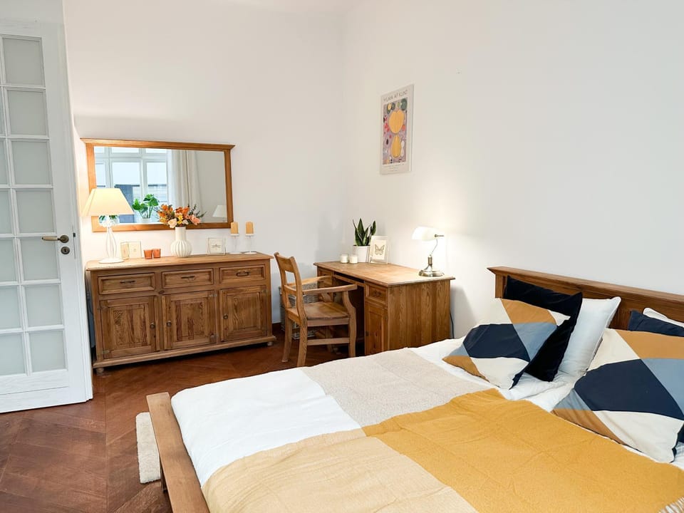 Bed, Photo of the whole room, Bedroom