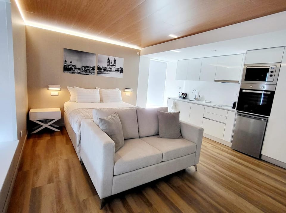 Kitchen or kitchenette, Seating area, Dining area, oven, stove, toaster