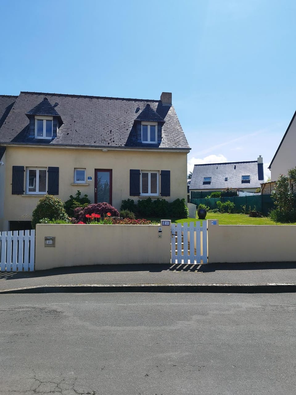 Property building, Street view