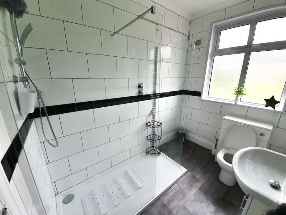 Hillcrest Coastal Retreat close to Sandy Cove House in North Devon District