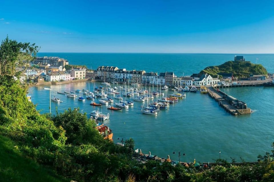Hillcrest Coastal Retreat close to Sandy Cove House in North Devon District