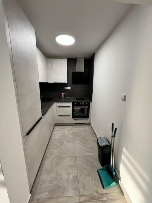 Útulný nový byt 1 km od Kristýny Apartment in Czechia