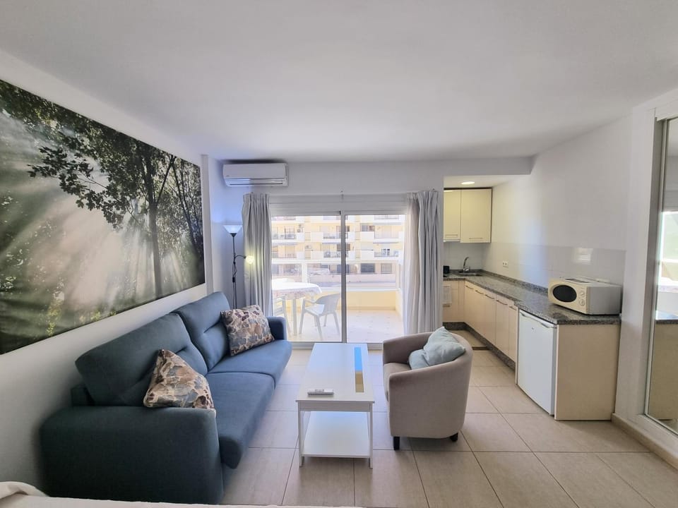 Kitchen or kitchenette, Living room