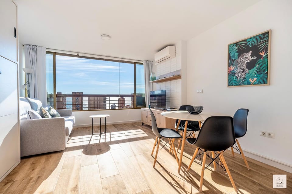 TV and multimedia, Living room, Seating area, Dining area, air conditioner