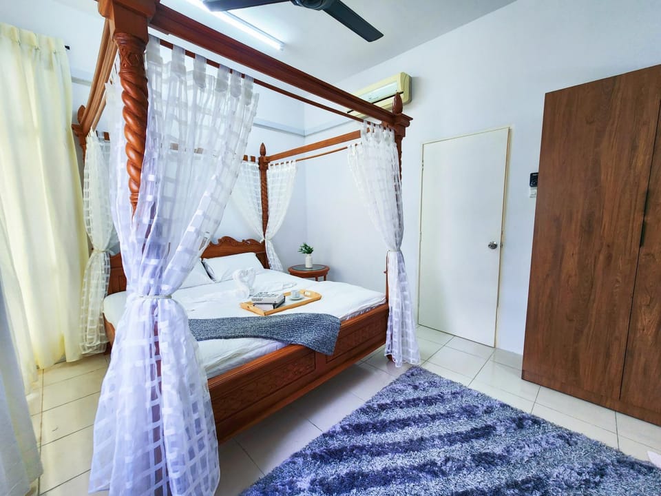 Photo of the whole room, Bedroom