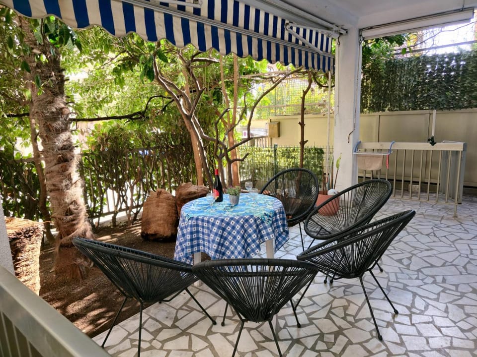 Patio, Spring, Day, Garden, Garden, View (from property/room), Balcony/Terrace, Living room, Seating area, Dining area, Garden view