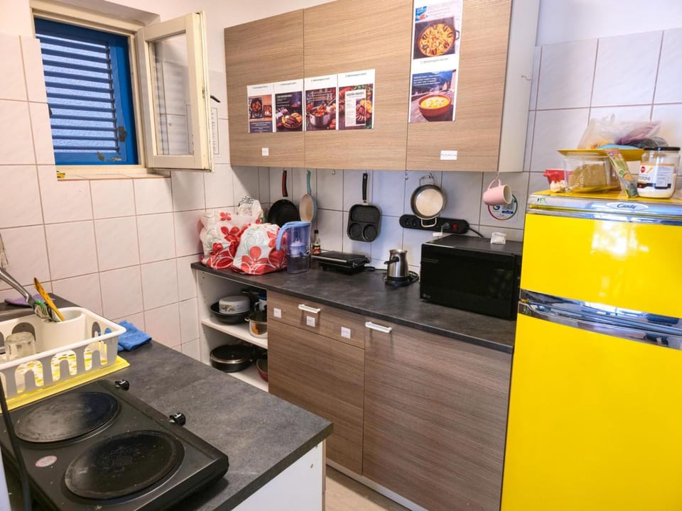 Kitchen or kitchenette, Communal kitchen, stove, kitchen, kitchen