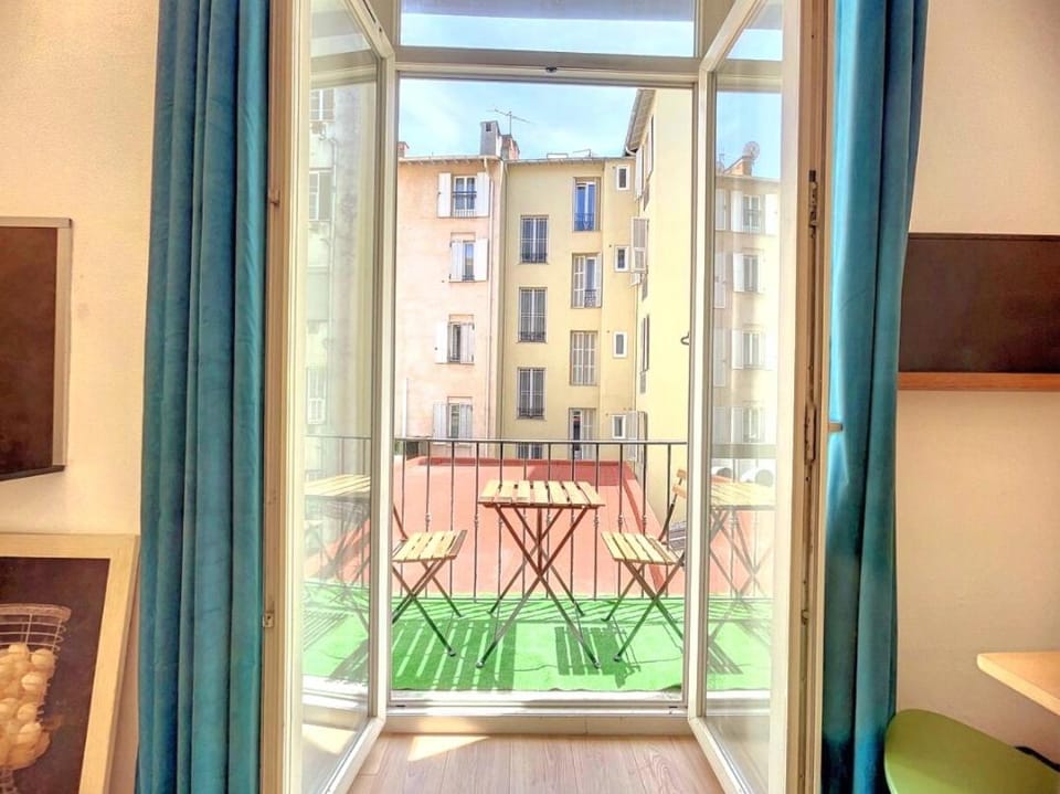 All new charming 1br hyper centre with balcony and AC Apartment in Nice