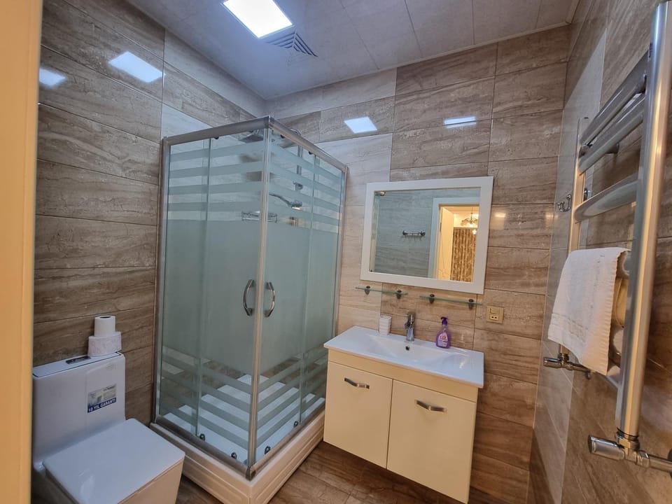 Shower, Bath, towels