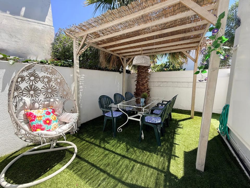 Patio, Garden, Garden view, sunbed