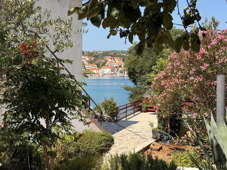 Garden view, Sea view
