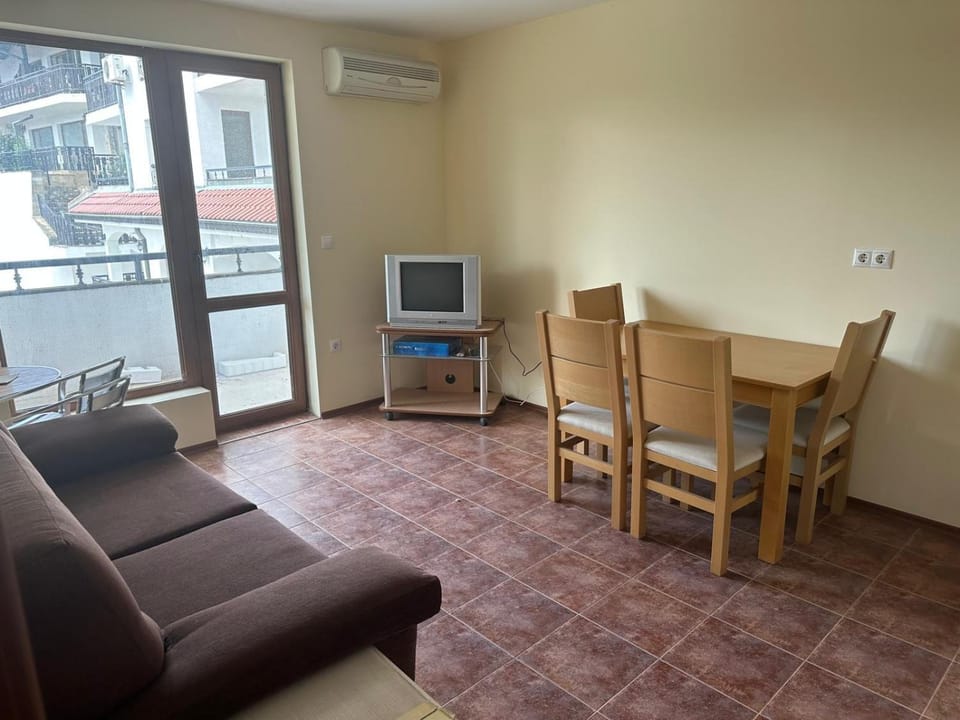TV and multimedia, Living room, air conditioner