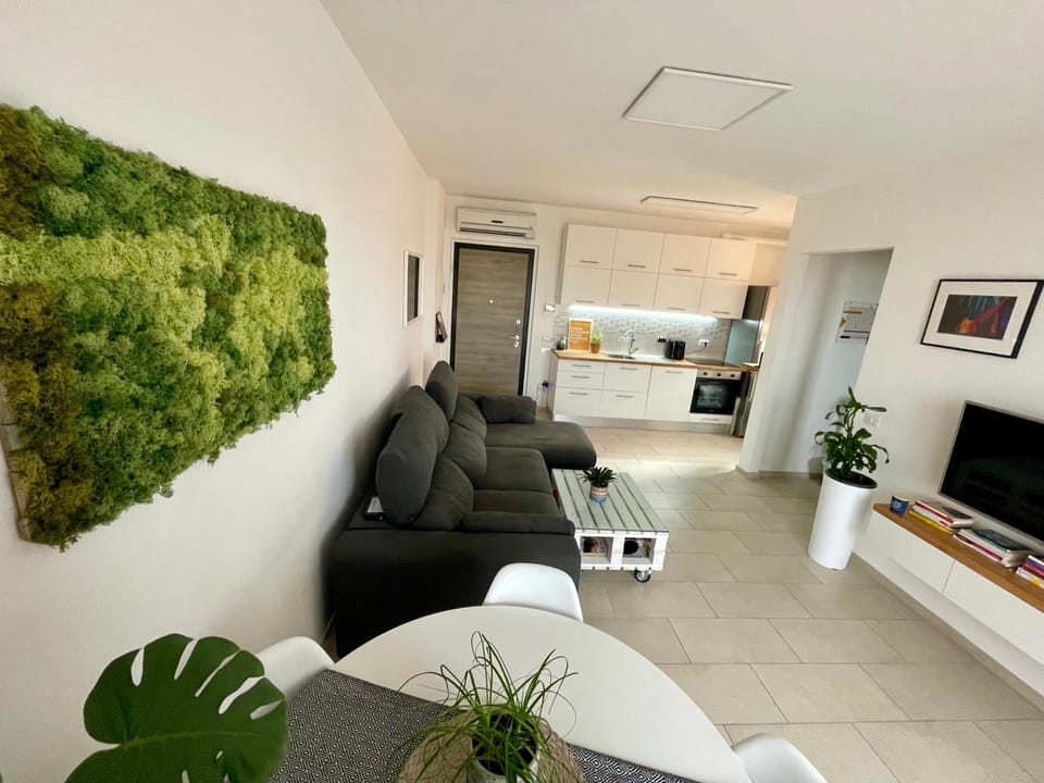 Communal lounge/ TV room, TV and multimedia, Kitchen or kitchenette, Living room, Seating area, Evening entertainment