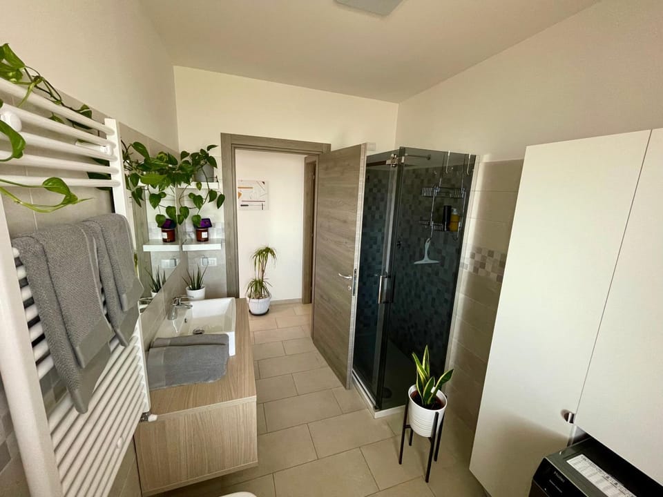 Shower, Bathroom, wardrobe