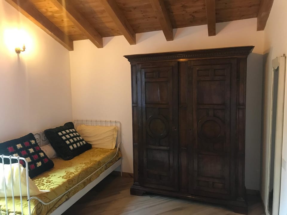 Bed, Seating area, Bedroom, wardrobe