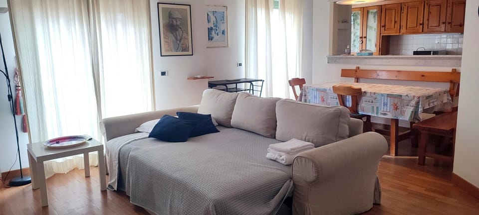 Bed, Kitchen or kitchenette, Living room, Photo of the whole room, Seating area, Dining area, towels