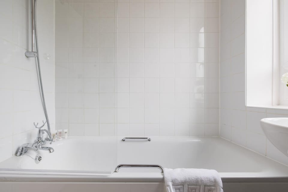 Shower, Bathroom, Bath, towels