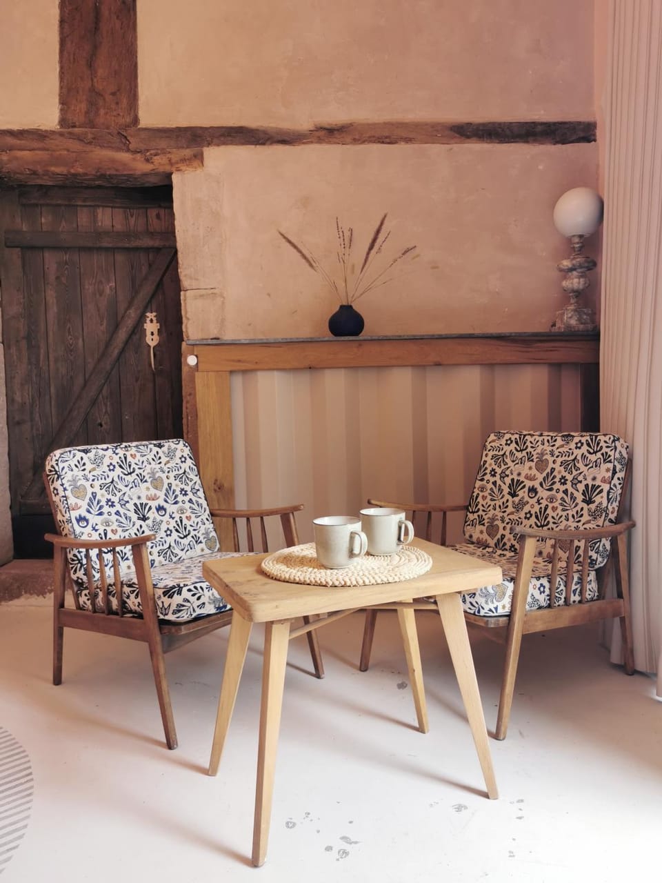 Seating area, Dining area