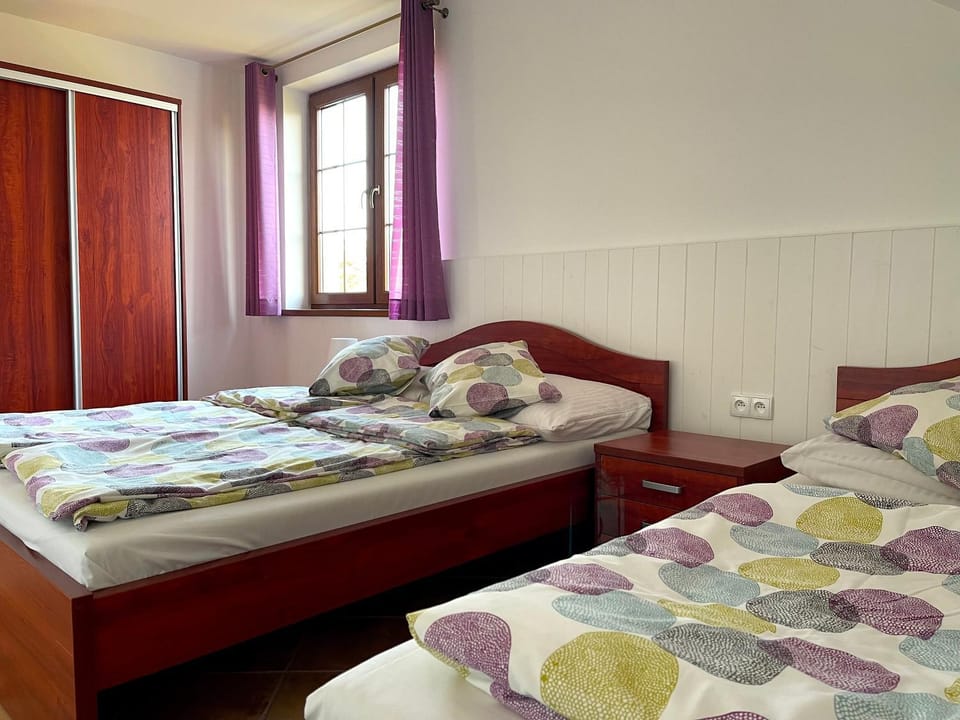 Bed, Photo of the whole room, Bedroom, towels