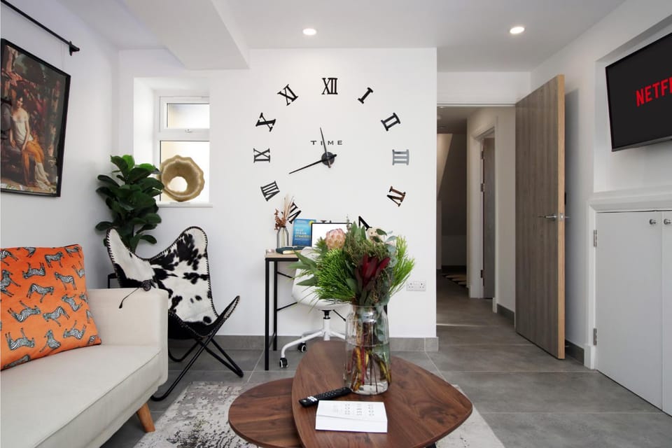 Living room, Seating area
